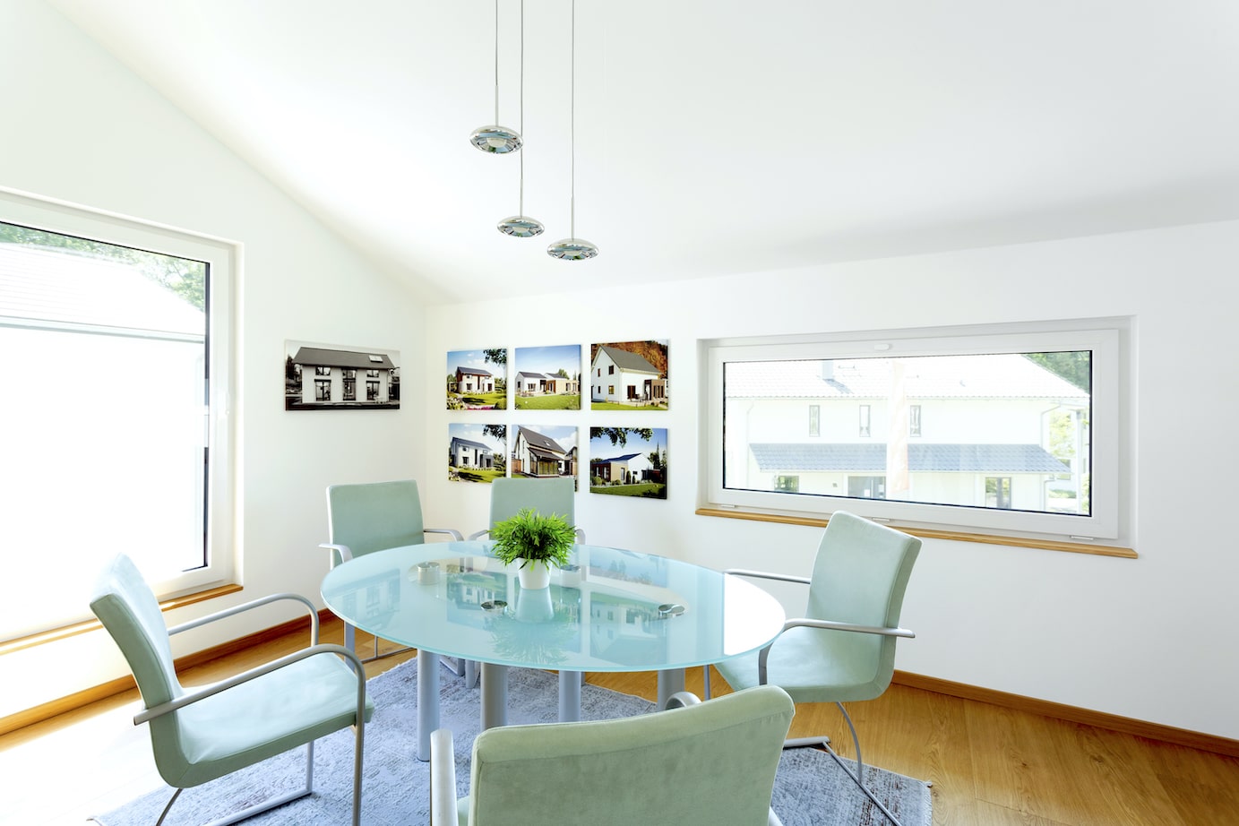Besprechungsraum im Partner-Haus Musterhaus Bad Vilbel – moderne Innenarchitektur im energieeffizienten Fertighaus